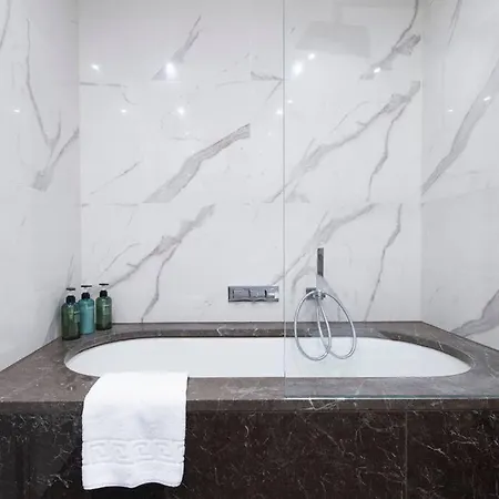 Garden Haven Luxe 1Br 1Ba Chigwell Retreat Chcl F1 Apartment Exterior photo