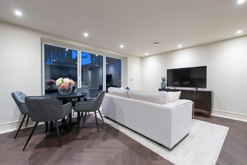 Apartment Garden Haven Luxe 1br 1ba Retreat Chcl F1 Chigwell